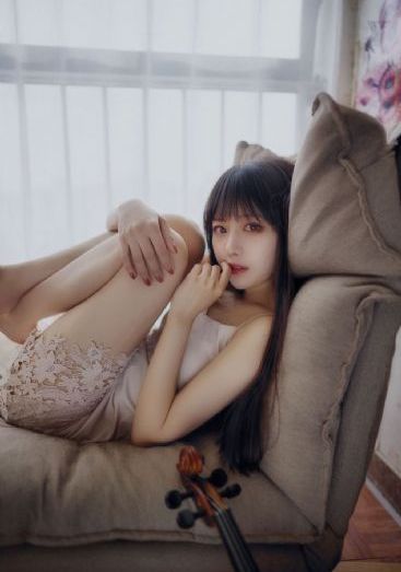 不扣钮的女孩